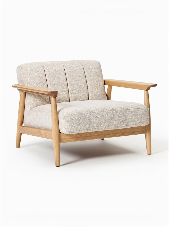 **Technische titel in het Nederlands: Moderne fauteuil met houten armleuningen en gestoffeerde zitting**