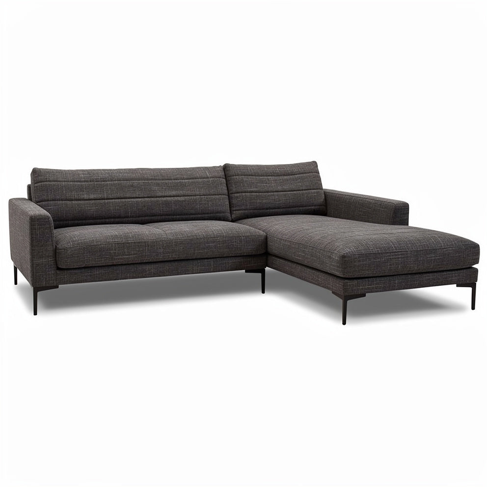 **Technische titel in het Nederlands:** Moderne hoekbank met chaise longue in grijs textiel en metalen poten